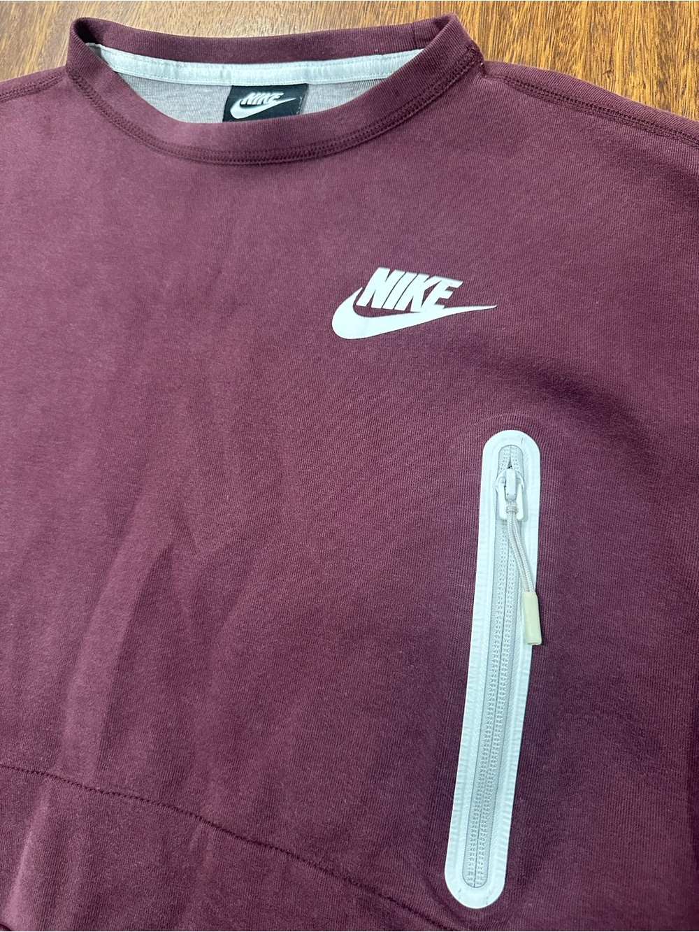 Nike Women’s Sportswear Tech Fleece Cropped Maroon Sweatshirt Size S Zip Pocket